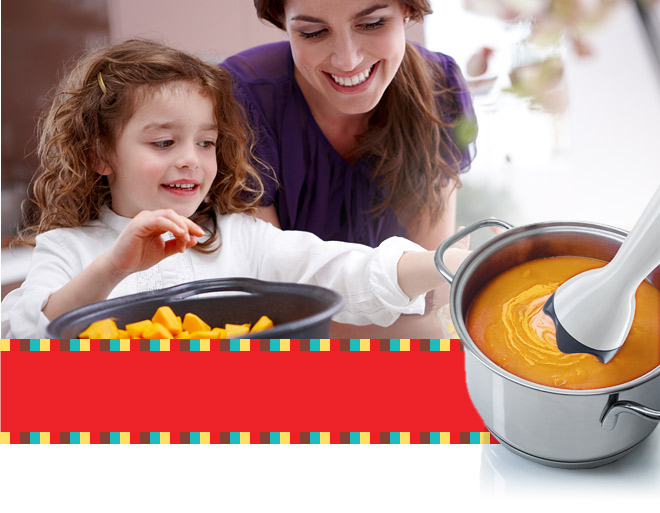 mãe e filha utilizando o mixer