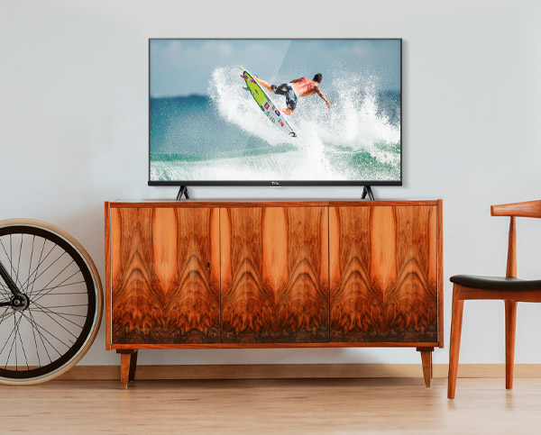imagem TV surfista TCL TV S615