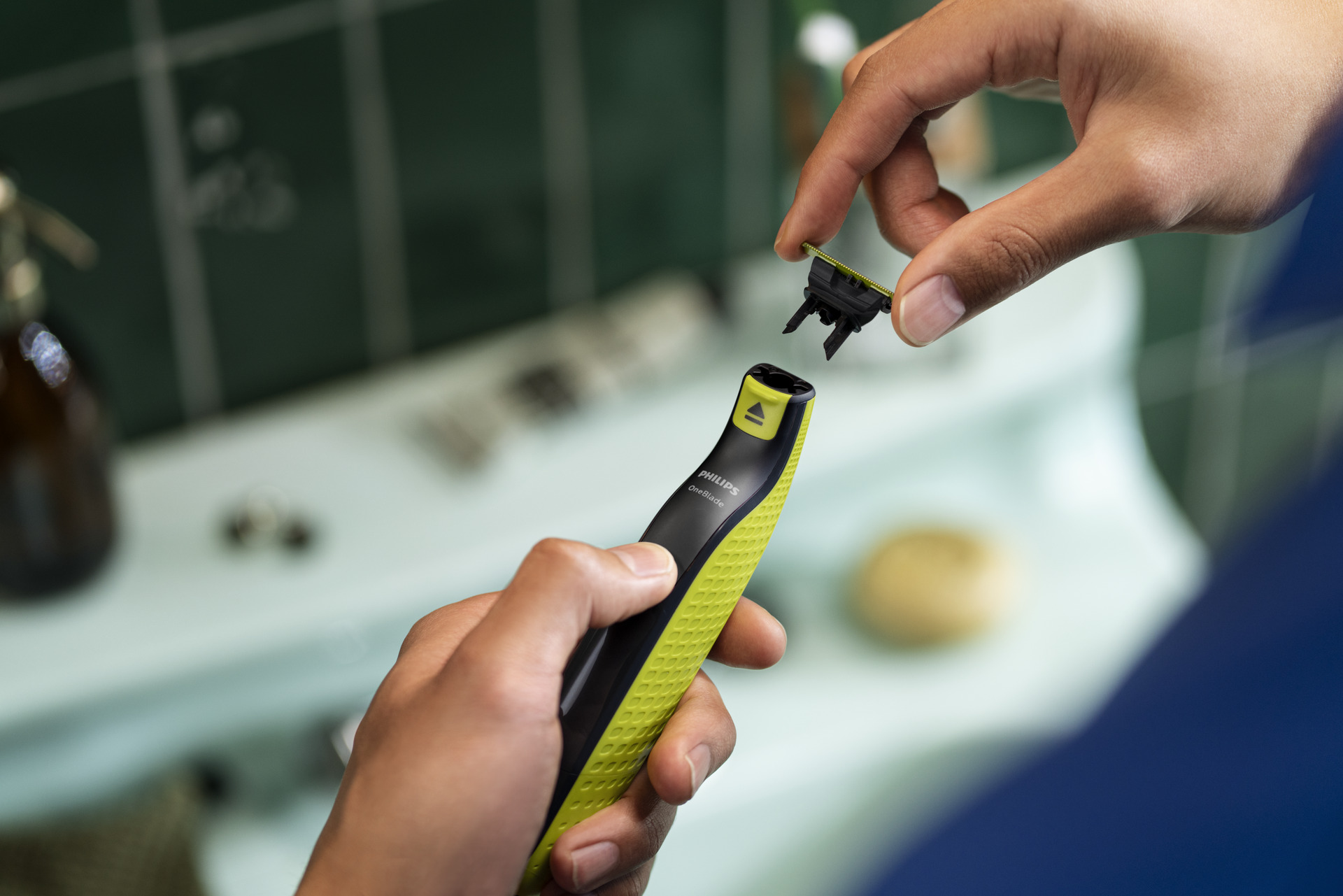 Philips QP2824 OneBlade Face & Body Trimmer description image 4