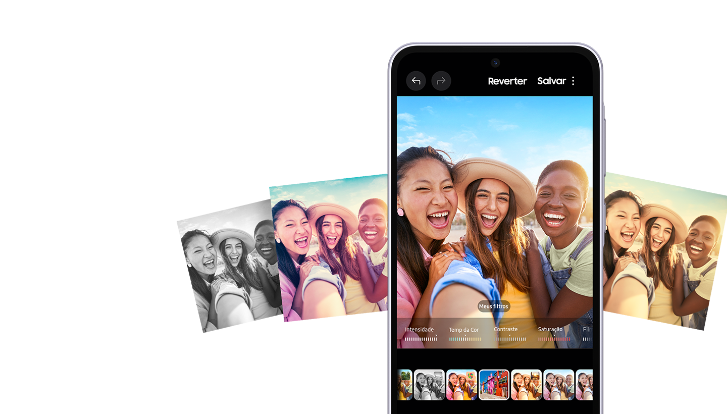 Vemos um Galaxy A56 5G com a funcionalidade de Filtros ativada. No centro da tela, vemos tr&ecirc;s mulheres sorrindo. Ao lado do dispositivo, as mesmas mulheres aparecem com diferentes filtros, ilustrando os diversos efeitos dispon&iacute;veis.
