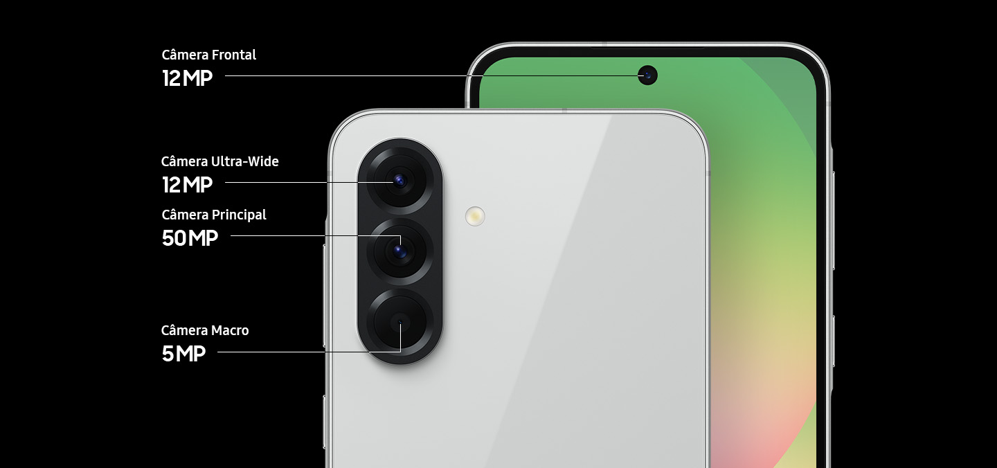 Vemos dois dispositivos Galaxy A56 5G. No da frente, vemos a parte traseira e ele colocado ligeiramente em cima do outro. Ele mostra as tr&ecirc;s c&acirc;meras em close-up, cada uma com o texto correspondente C&acirc;mera Ultra-Wide de 12 MP, C&acirc;mera Principal de 50 MP, C&acirc;mera Macro de 5 MP. A c&acirc;mera de tr&aacute;s est&aacute; virada pra a frente,, mostrando a c&acirc;mera frontal com o texto correspondente: C&acirc;mera frontal de 12 MP.