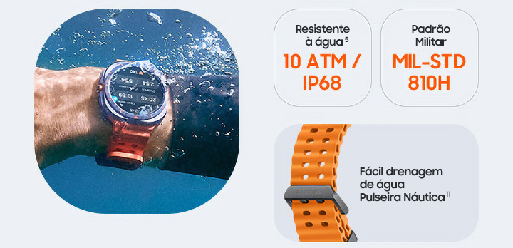 Uma mão na água usando um Galaxy Watch Ultra no pulso. Resistente à água 10 ATM / IP68. Padrão Militar MIL-STD 810H. Fácil drenagem de água 
                        Pulseira Nautica.