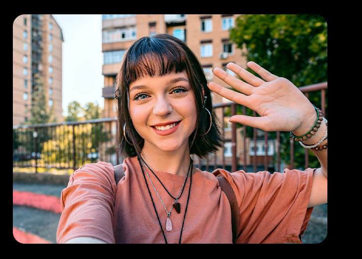 A Câmera Frontal de 12 MP do Galaxy S25 FE captura tons mais ricos, texturas refinadas e detalhes realistas em cada foto.